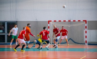 Strażacy z Pucharem Starosty w Turnieju Piłki Nożnej Drużyn Samorządowych