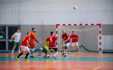 Strażacy z Pucharem Starosty w Turnieju Piłki Nożnej Drużyn Samorządowych