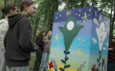 Myślenice. W parku stanęła plenerowa galeria sztuki. „To przestrzeń dla lokalnych artystów”