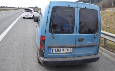 3,3 promila i kradziony samochód. Pijany kierowca z zakazem prowadzenia zatrzymany po obywatelskiej interwencji