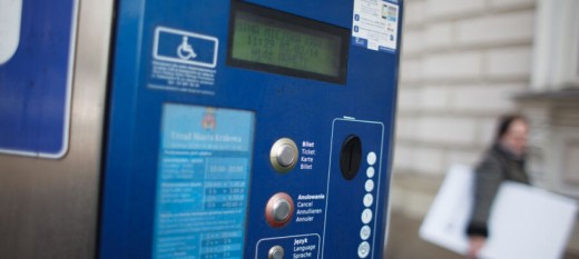 Kraków koryguje zasady w strefie płatnego parkowania. Będą darmowe niedziele, ale nie obejmują kierowców spoza miasta
