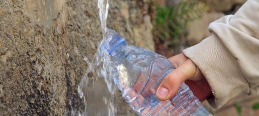 Sanepid przestaje badać wodę ze źródełek. Mimo złych wyników, mieszkańcy nie przestają jej pić