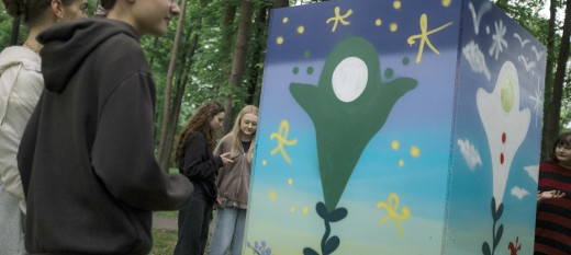 Myślenice. W parku stanęła plenerowa galeria sztuki. „To przestrzeń dla lokalnych artystów”