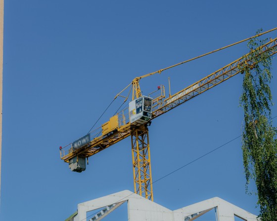 Brak parkingów przy nowych inwestycjach. Starosta zwraca uwagę na luki w planach gmin i apeluje o ich doprecyzowanie