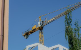 Brak parkingów przy nowych inwestycjach. Starosta zwraca uwagę na luki w planach gmin i apeluje o ich doprecyzowanie