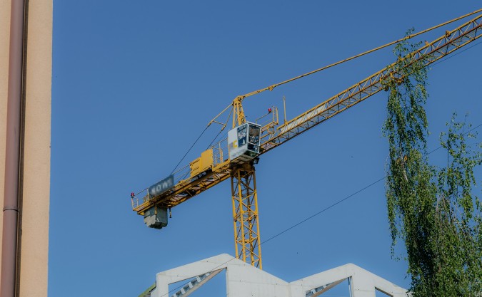 Brak parkingów przy nowych inwestycjach. Starosta zwraca uwagę na luki w planach gmin i apeluje o ich doprecyzowanie
