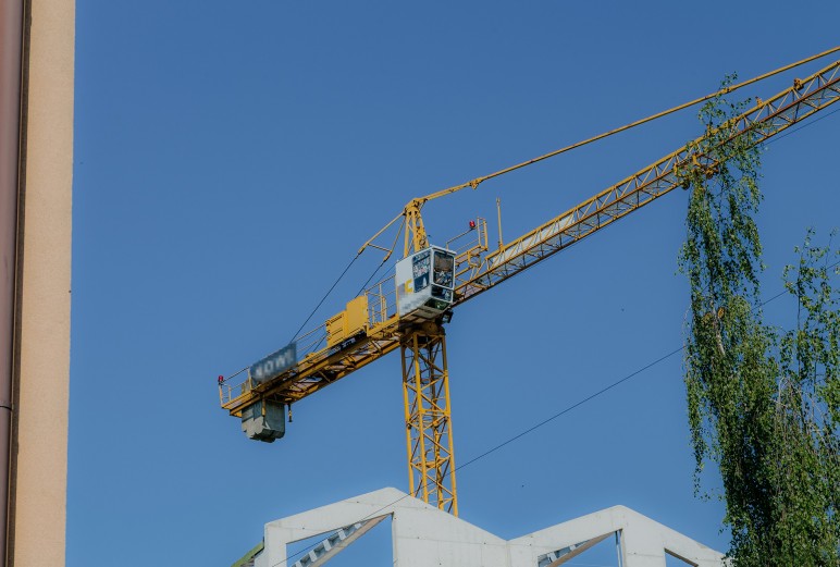 Brak parkingów przy nowych inwestycjach. Starosta zwraca uwagę na luki w planach gmin i apeluje o ich doprecyzowanie