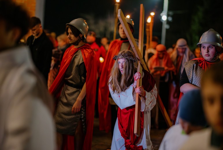 Myślenice. Ulicami miasta przeszła Droga Krzyżowa. Ta tradycja ma już 27 lat