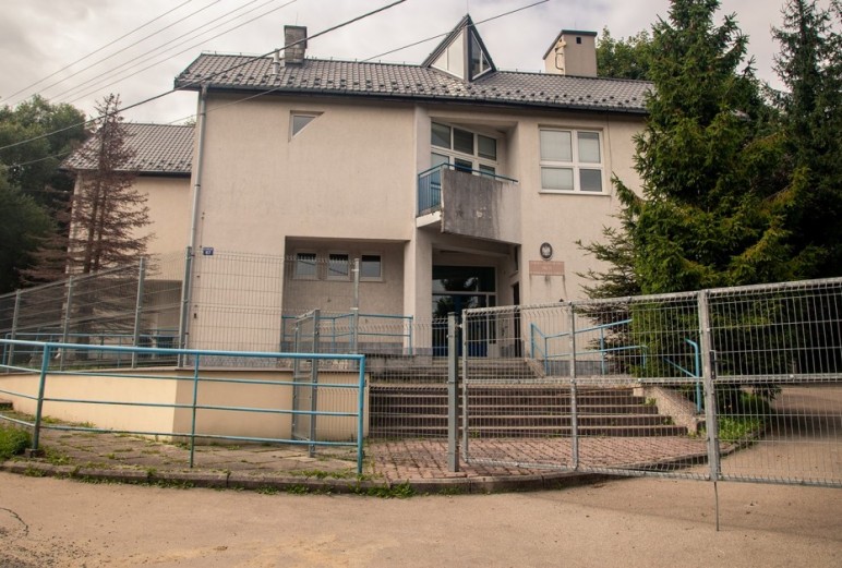 Myślenice. Zamieszanie wokół szkoły na Chełmie. Jednego dnia odwołują podpisanie umowy, drugiego znajdują wykonawcę