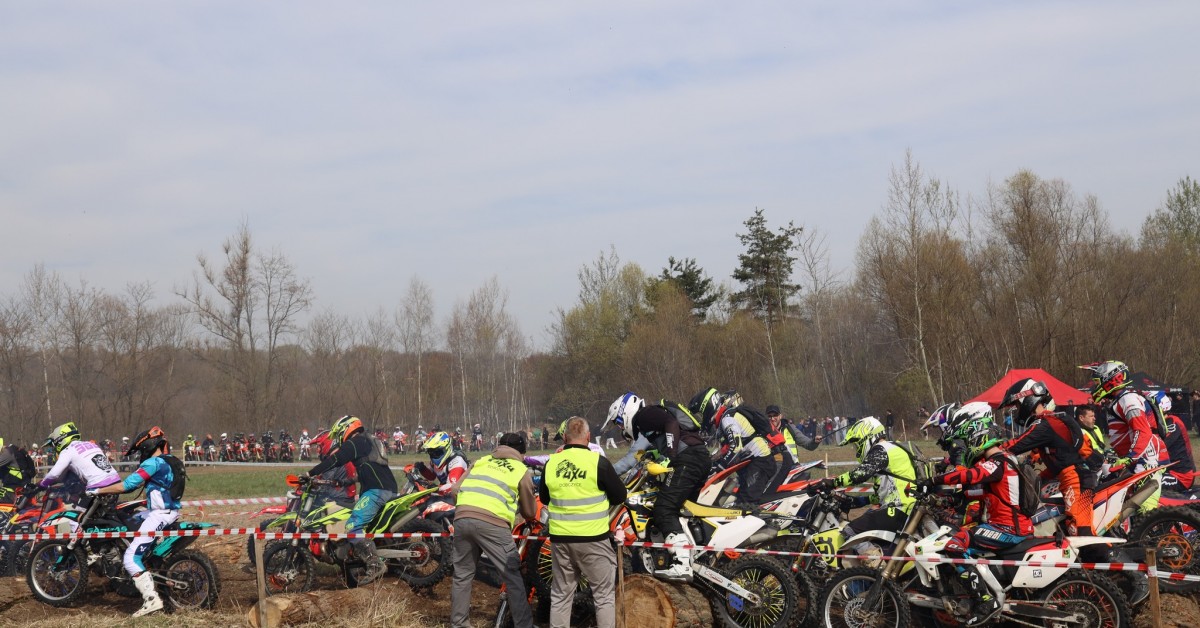 Dobczyce. Piknik motoryzacyjny pod zaporą