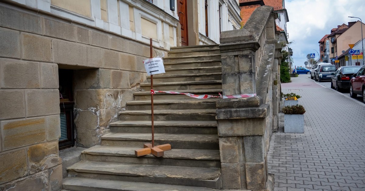Myślenice. Schody do szkoły czeka remont. Kosztować będzie 387 tys. zł