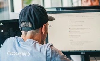 Najczęstsze błędy przy projektowaniu merchu i jak ich uniknąć