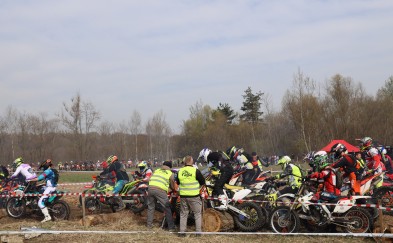 Dobczyce. Piknik motoryzacyjny pod zaporą