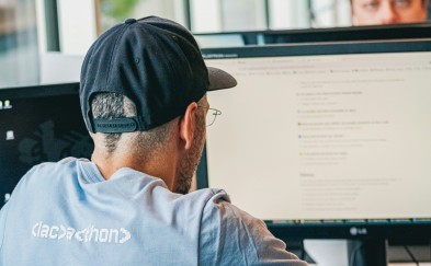 Najczęstsze błędy przy projektowaniu merchu i jak ich uniknąć