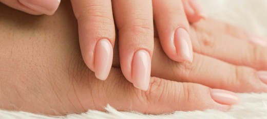 Cienkie, łamiące się paznokcie? Poznaj proste sposoby na poprawę ich kondycji!