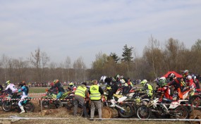 Dobczyce. Piknik motoryzacyjny pod zaporą