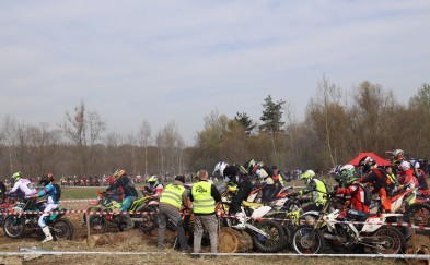 Dobczyce. Piknik motoryzacyjny pod zaporą