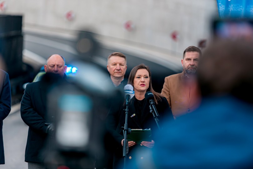 - Sześć lat temu mieszkańcy wyszli ze mną na pasy, aby pokazać naszą bezradność, ale i determinację. Upomnieliśmy się o bezpieczeństwo na Zakopiance oraz godne warunki codziennego życia zarówno pieszych jak i kierowców - mówi Bożena Góra, inicjatorka inicjatywy Wyjdźmy na pasy. Chcemy bezpiecznie żyć. fot. Piotr Jagniewski