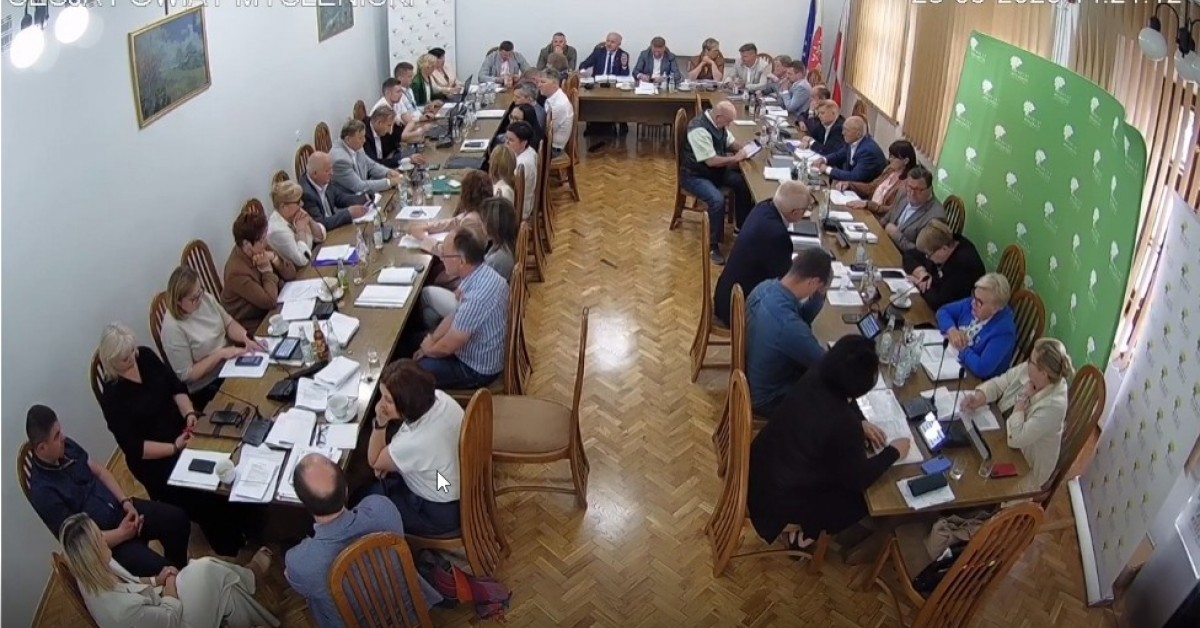 Zarząd Powiatu i Starosta z wotum zaufania. Burzliwa debata o szpitalu i S7
