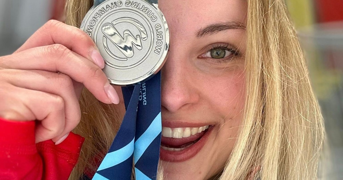 Julia Jawień z drużynowym srebrnym medalem Mistrzostw Świata w Curlingu