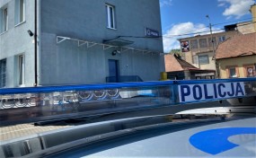 Policyjna interwencja w sprawie przemocy domowej. Sprawca musiał opuścić mieszkanie
