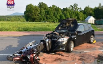 Wypadek w Krzyszkowicach. Motocyklista ranny w zderzeniu z osobówką