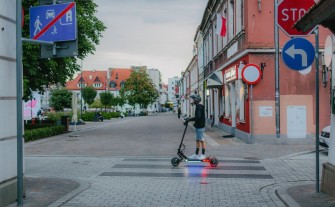 Zasady korzystania z hulajnóg elektrycznych. Policja przypomina o aktualnych przepisach