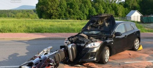 Wypadek w Krzyszkowicach. Motocyklista ranny w zderzeniu z osobówką