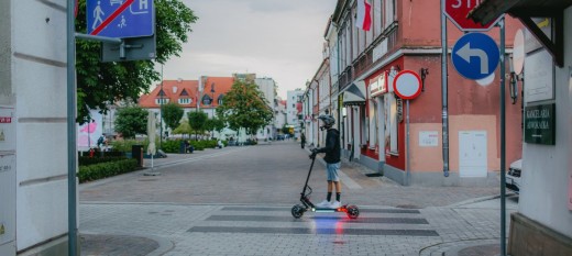 Zasady korzystania z hulajnóg elektrycznych. Policja przypomina o aktualnych przepisach