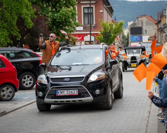 Przejazd Godności w Myślenicach. „Od jednego dzień dobry zaczyna się bardzo wiele”