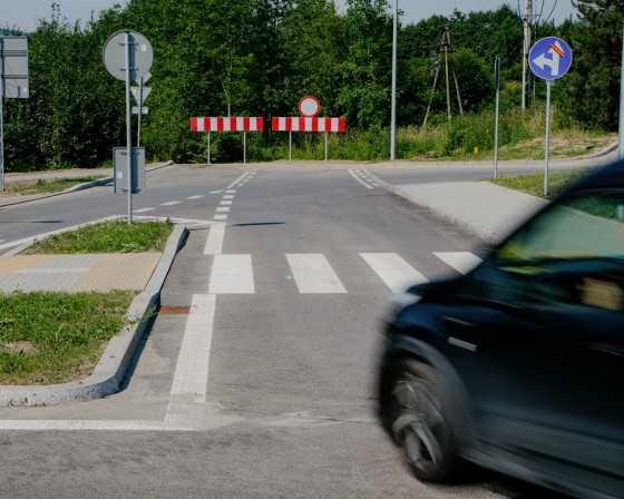 Węzeł na Zakopiance otwarty. Ślepy wylot z ronda jak portal do przyszłości. Czeka na podłączenie drogi zachodniej