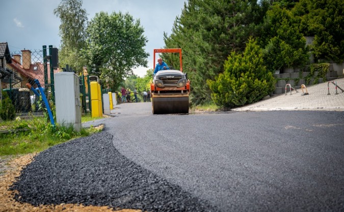 Krzyszkowice. Na te 300 metrów asfaltu czekali ponad 20 lat. Historia Wójciakówki dobiega końca