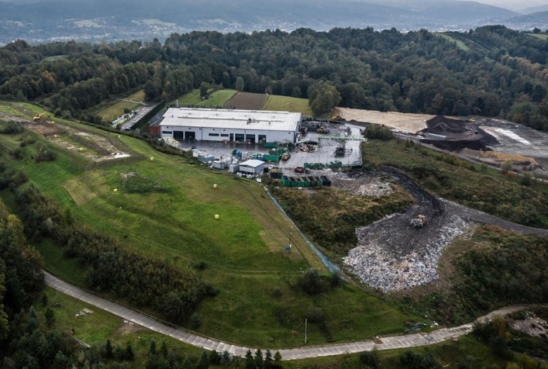 Borzęta. Smród z wysypiska ciągnie się od dwóch tygodni. Czym oddychają mieszkańcy?