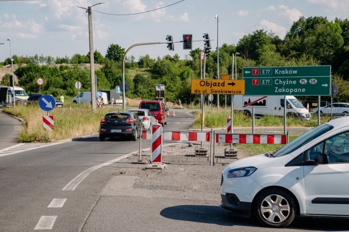 Przez ostatnie szesnaście lat ruchem na skrzyżowaniu ul. Sobieskiego z Zakopianką kierowała sygnalizacja świetlna. fot. Piotr Jagniewski