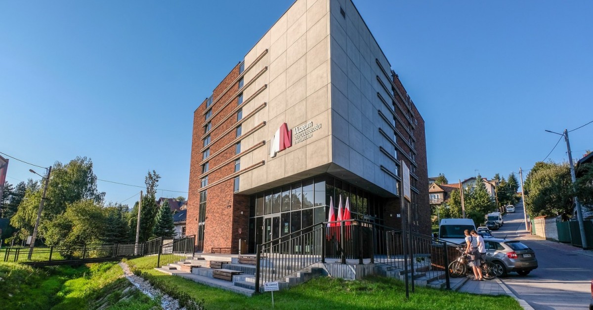 Gmina zabezpiecza 652 tys. zł za spór o Muzeum Niepodległości. Radny pyta za co i przez kogo tyle płacimy?