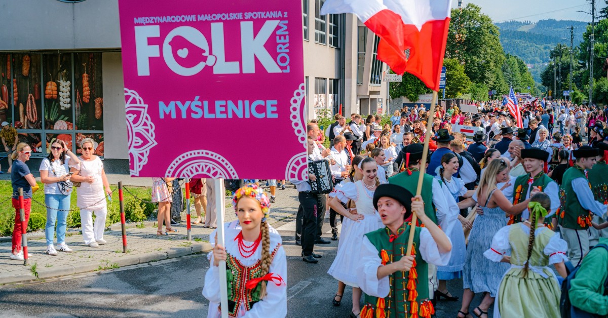 Nawet ulewa nie zatrzymała Festiwalu. 12. Międzynarodowe Małopolskie Spotkania z Folklorem dobiegły końca