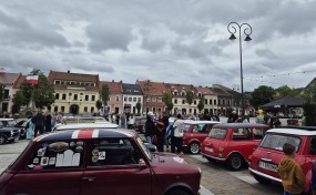 Myślenice. XIV Zlot samochodów MINI zgromadził 29 załóg