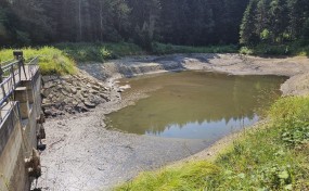 Krytycznie mało wody w gminie Sułkowice. Zwołano sztab kryzysowy. Władze apelują do mieszkańców