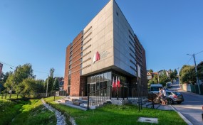 Gmina zabezpiecza 652 tys. zł za spór o Muzeum Niepodległości. Radny pyta za co i przez kogo tyle płacimy?