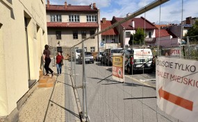 Myślenice. Ruszył remont Kamienicy Obońskich. Przejście z Rynku do ul. Gałczyńskiego zamknięte