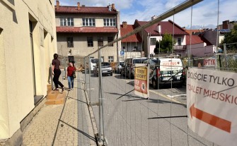 Myślenice. Ruszył remont Kamienicy Obońskich. Przejście z Rynku do ul. Gałczyńskiego zamknięte