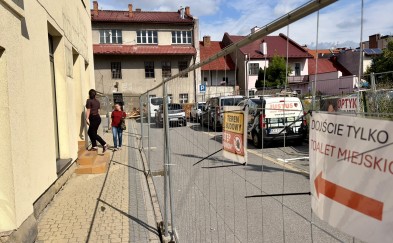Myślenice. Ruszył remont Kamienicy Obońskich. Przejście z Rynku do ul. Gałczyńskiego zamknięte