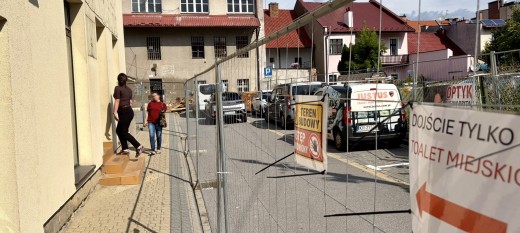 Myślenice. Ruszył remont Kamienicy Obońskich. Przejście z Rynku do ul. Gałczyńskiego zamknięte