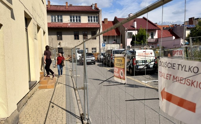 Myślenice. Ruszył remont Kamienicy Obońskich. Przejście z Rynku do ul. Gałczyńskiego zamknięte