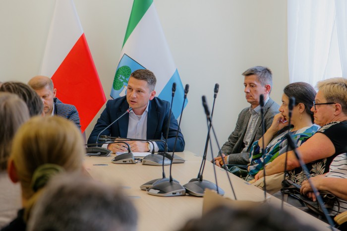 Janusz Szczeciński rozwiązania problemu odoru unoszącego się z Zakładu Utylizacji Odpadów dopatruje się w budowie hermetycznej hali. Fot. Piotr Jagniewski