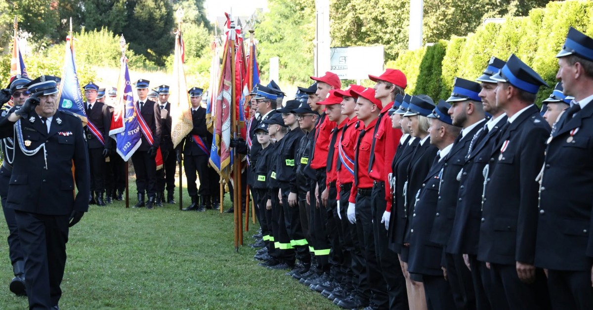 Jubileusz 75-lecia OSP i 25-lecia MDP w Kornatce. Przekazanie nowego wozu oraz proporca