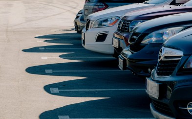 Myślenice. Robią porządki na parkingach. Koniec z handlem autami i blokowaniem miejsc