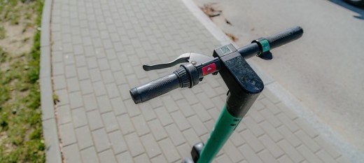 Trzemeśnia: Jechał hulajnogą elektryczną 56 km/h. Dostał mandat na 1500 zł