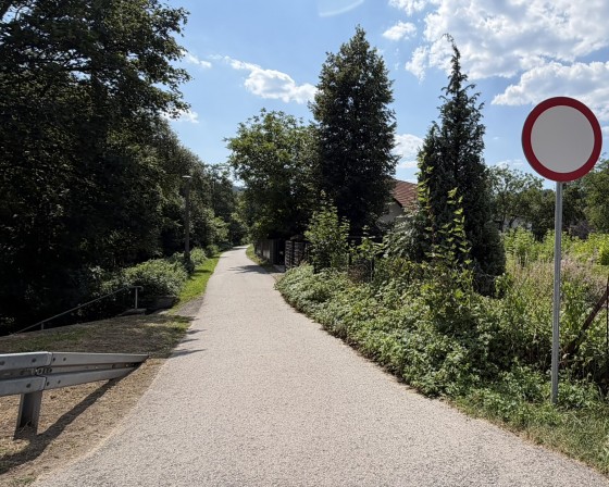 Myślenice. Nowy blok przy ul. Piłsudskiego z dojazdem alejką spacerową? Radni zgodzili się rozpocząć procedurę ZPI
