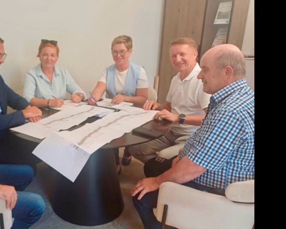 Samorządowcy rozmawiają o chodnikach, ścieżkach rowerowych, organizacji ruchu i parkingach